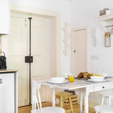 Altido Chic 1br Apt With Balcony Close By Graca Viewpoint And Tram Stops