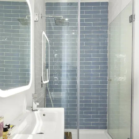 Altido Chic 1br Apt With Balcony Close By Graca Viewpoint And Tram Stops