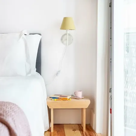 Appartamento Altido Chic 1br Apt With Balcony Close By Graca Viewpoint And Tram Stops Lisbona