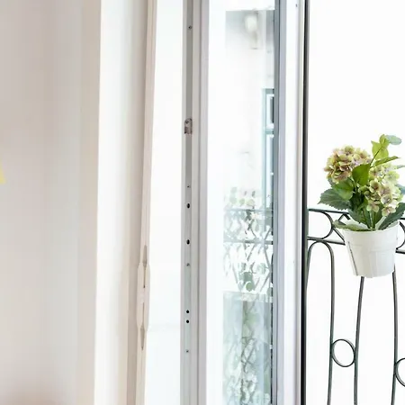 Altido Chic 1br Apt With Balcony Close By Graca Viewpoint And Tram Stops Appartamento *