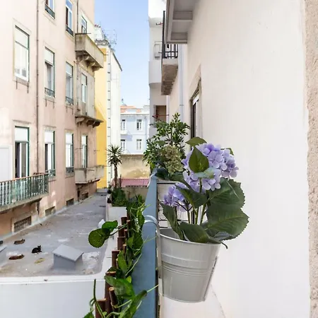 Altido Chic 1br Apt With Balcony Close By Graça Viewpoint&tram Stops Appartement *