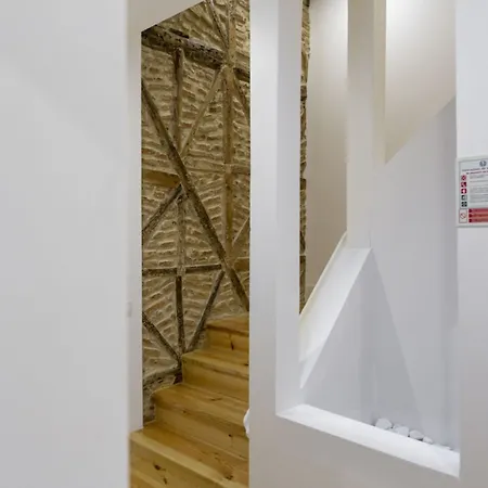 Altido Chic 1br Apt With Balcony Close By Graça Viewpoint&tram Stops Appartement *