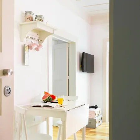 Altido Chic 1br Apt With Balcony Close By Graca Viewpoint And Tram Stops Lejlighed Lisboa