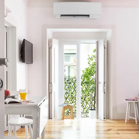 Lejlighed Altido Chic 1br Apt With Balcony Close By Graca Viewpoint And Tram Stops *