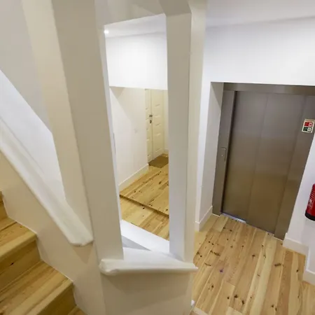 Lejlighed Altido Chic 1br Apt With Balcony Close By Graca Viewpoint And Tram Stops Lisboa